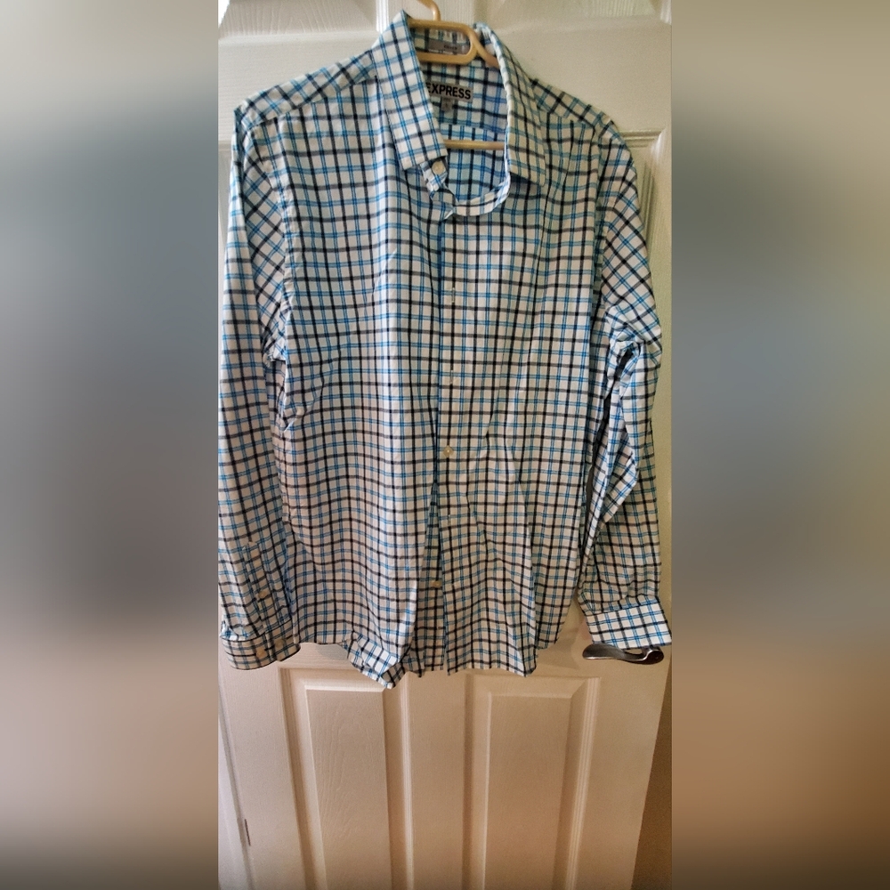 Express long sleeve button down. Size L.